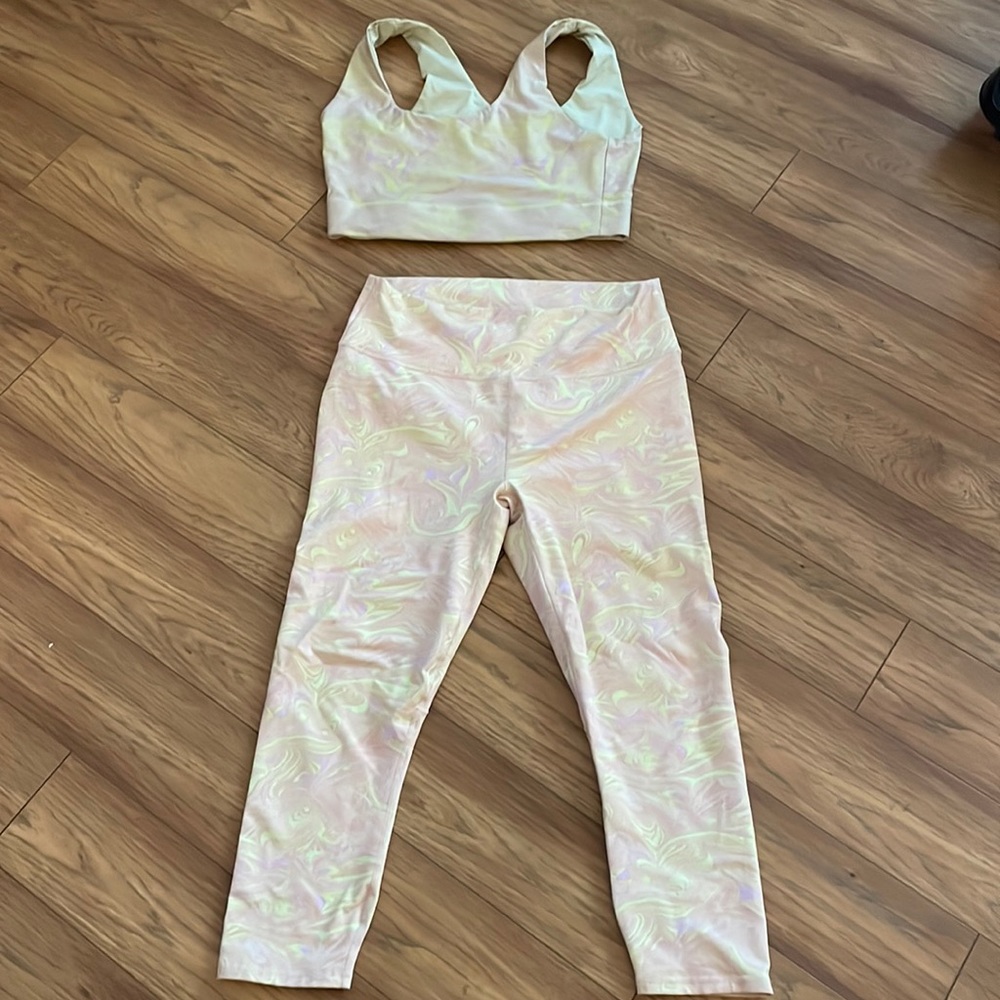 Fabletics XL power hold leggings with matching XL sports bra